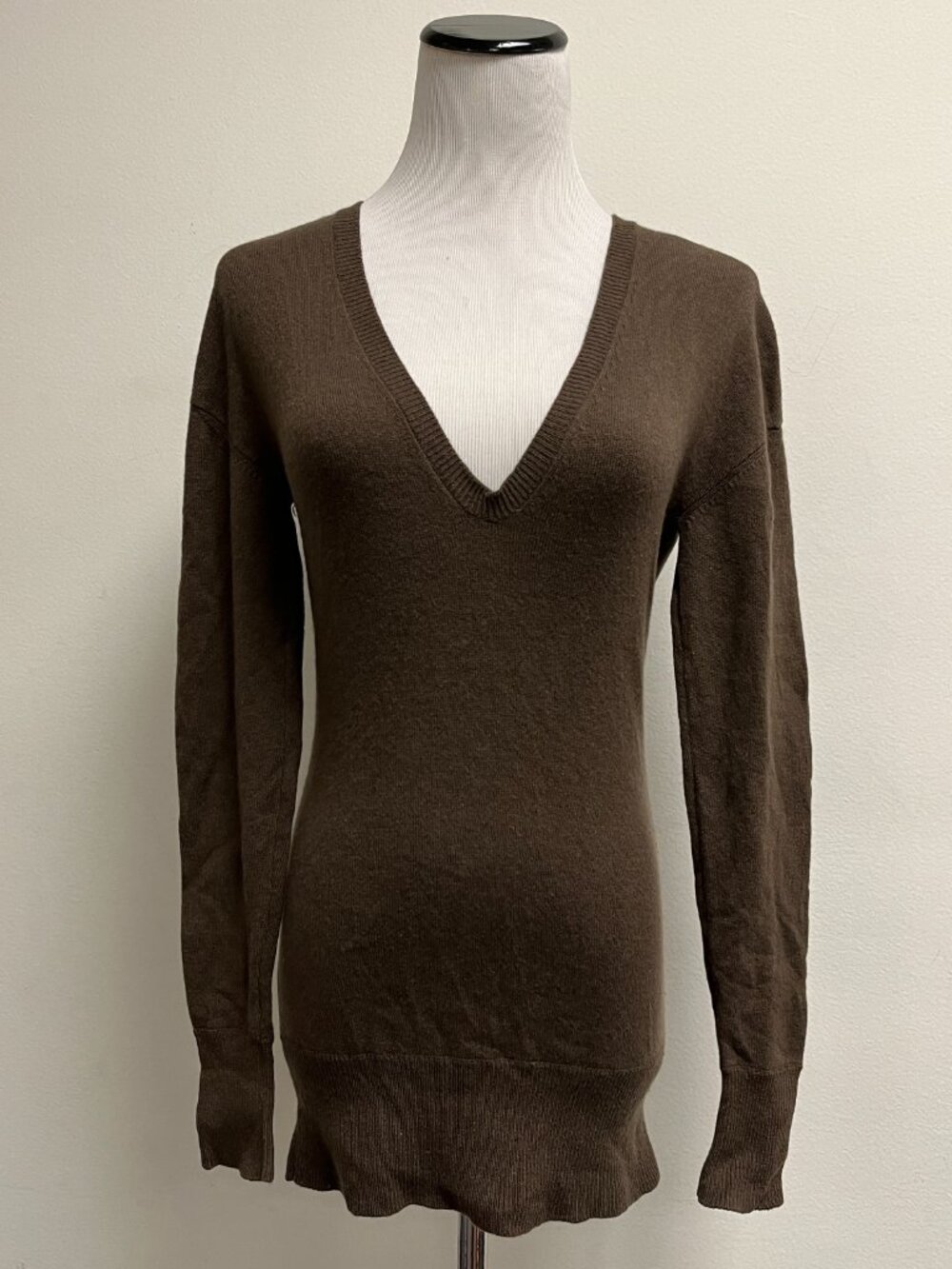 Vince brown cashmere v neck sweater XS